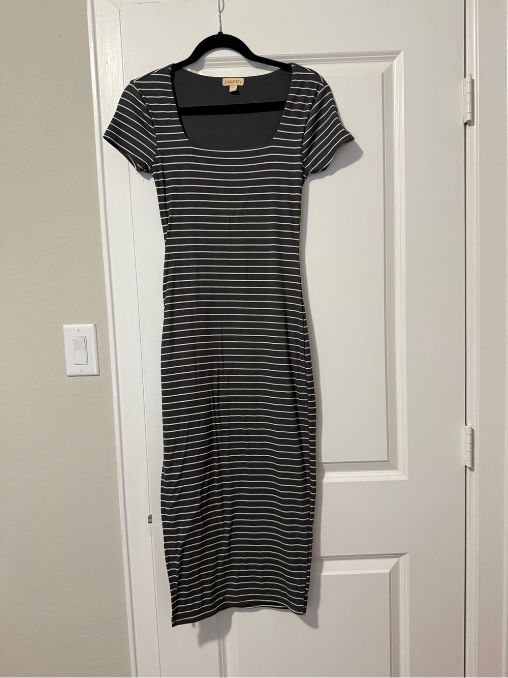 Striped Scoop Neck Midi Dress - Black & White